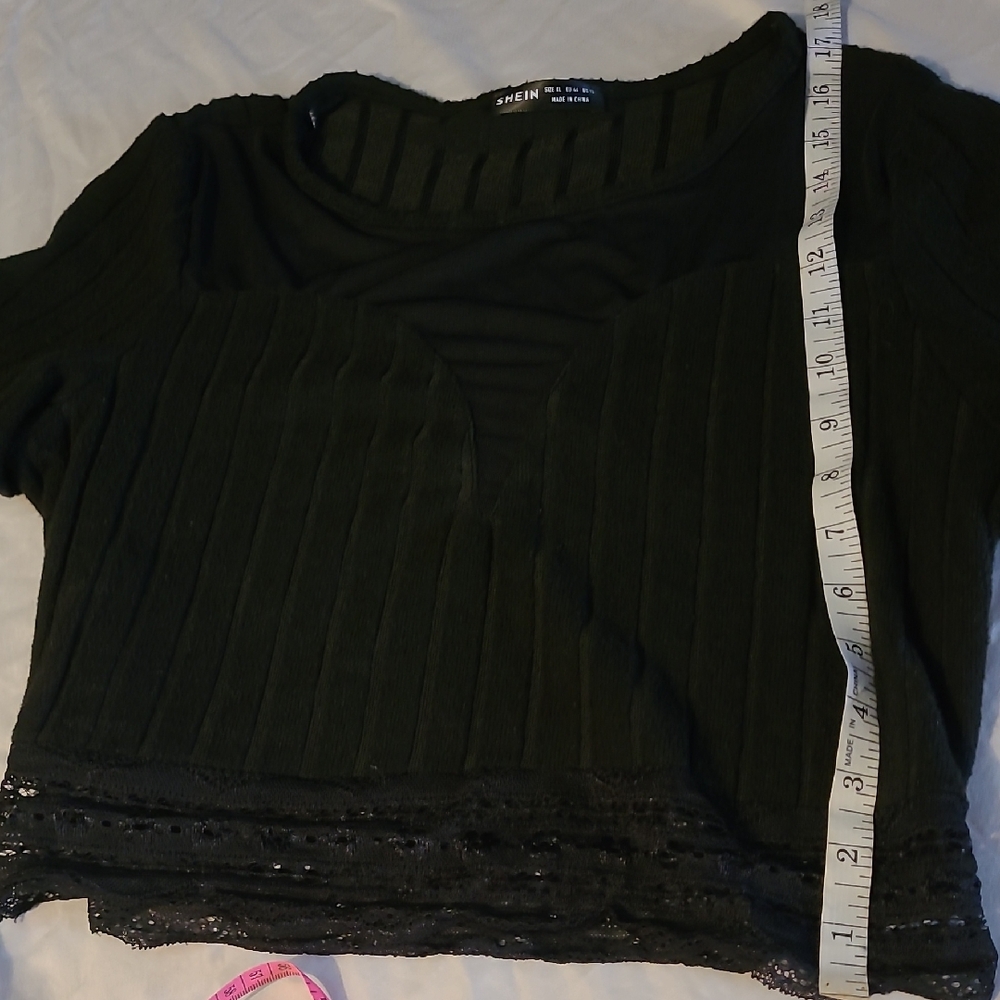 SHEIN Black Lace Trim Crop Top
